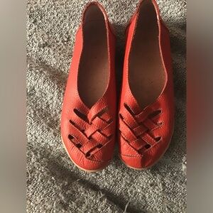 Women's Red Woven Soft Leather Ballet FlatsEUC